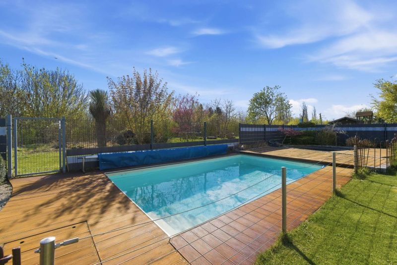 Exklusives Wohnen direkt am Golfplatz - Gehobenes Einfamilienhaus - Keller, Pool, Teich & PV-Anlage /  / 1220&nbsp;Wien / Bild 0